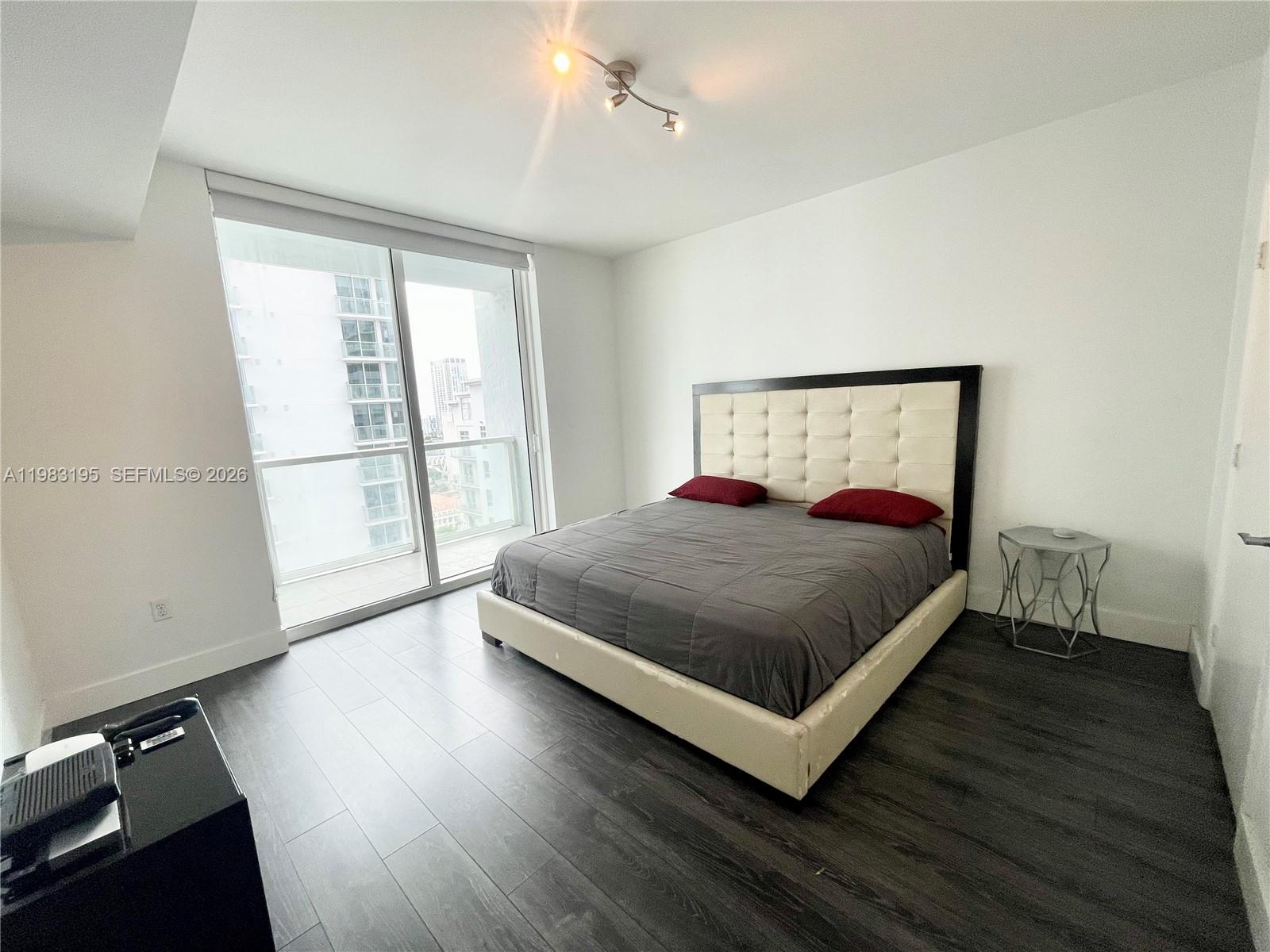 image Vizcayne South23