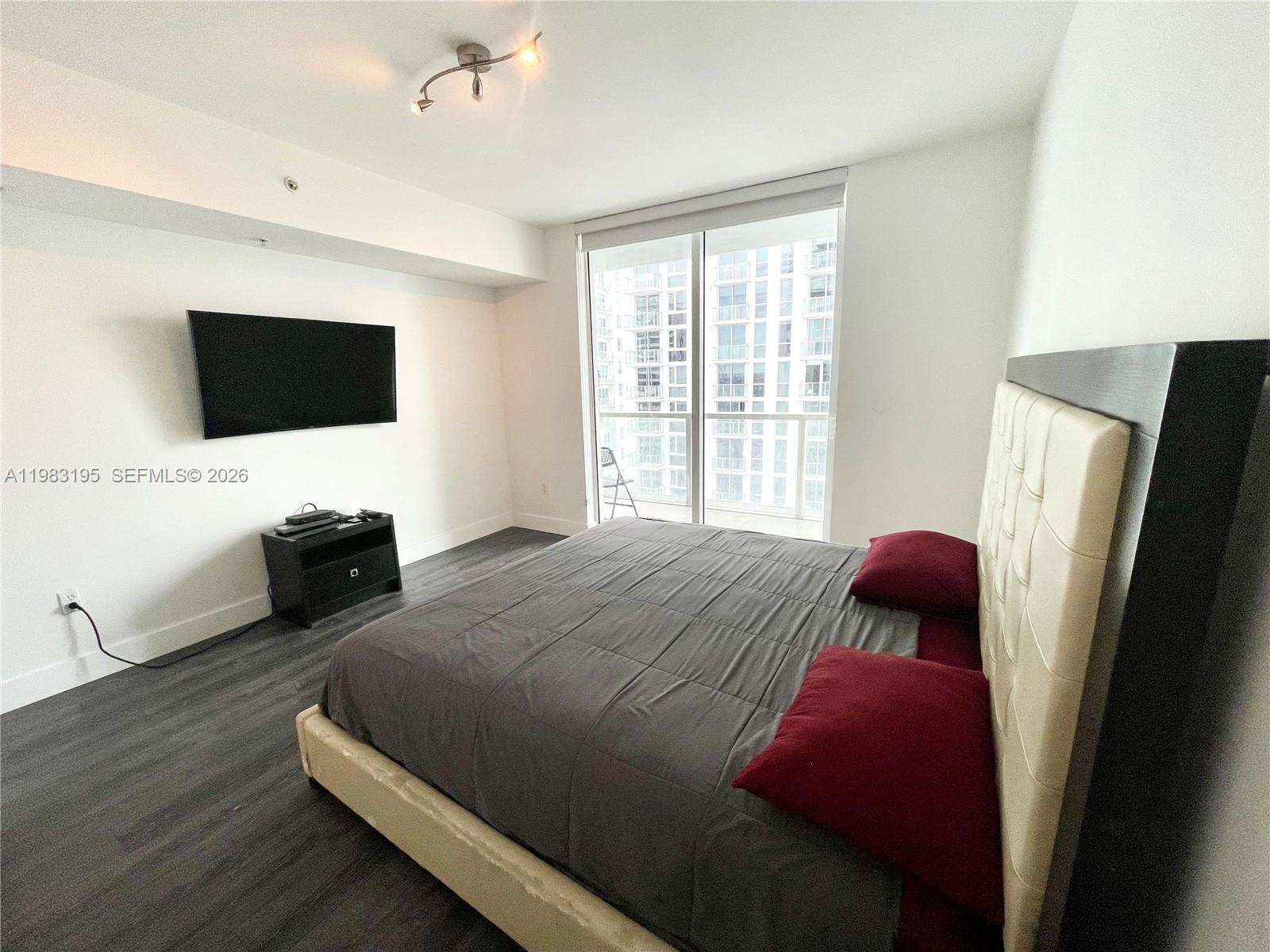 image Vizcayne South24