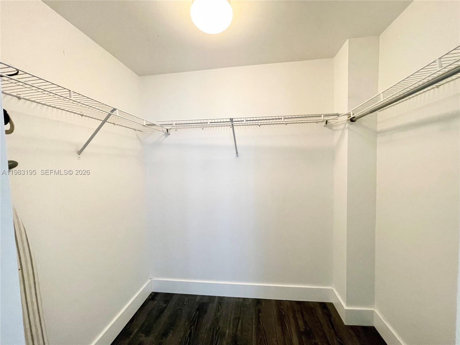 image Vizcayne South27