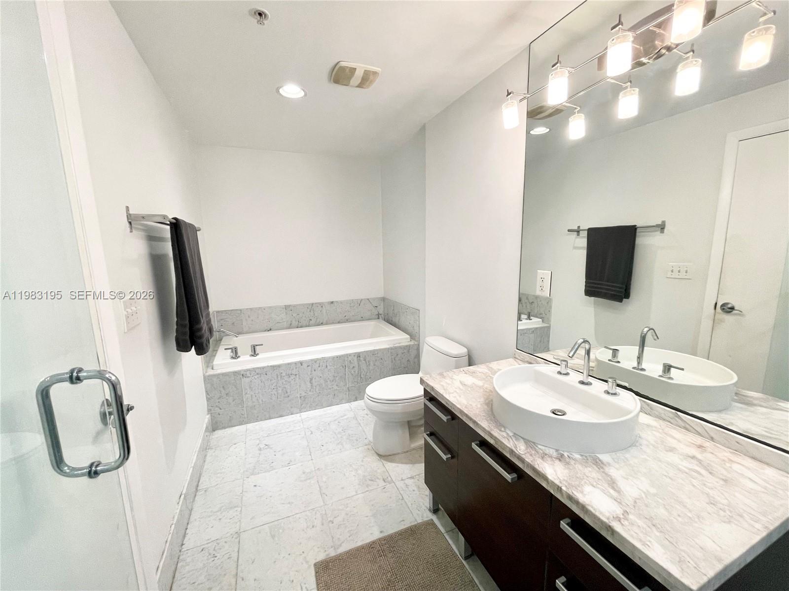 image Vizcayne South29