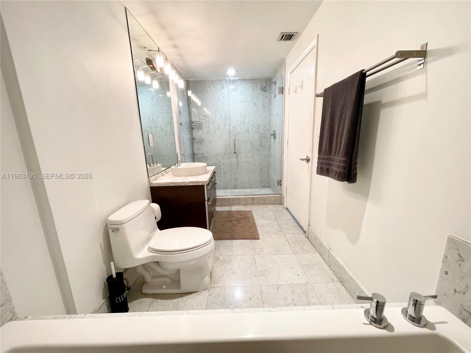 image Vizcayne South30