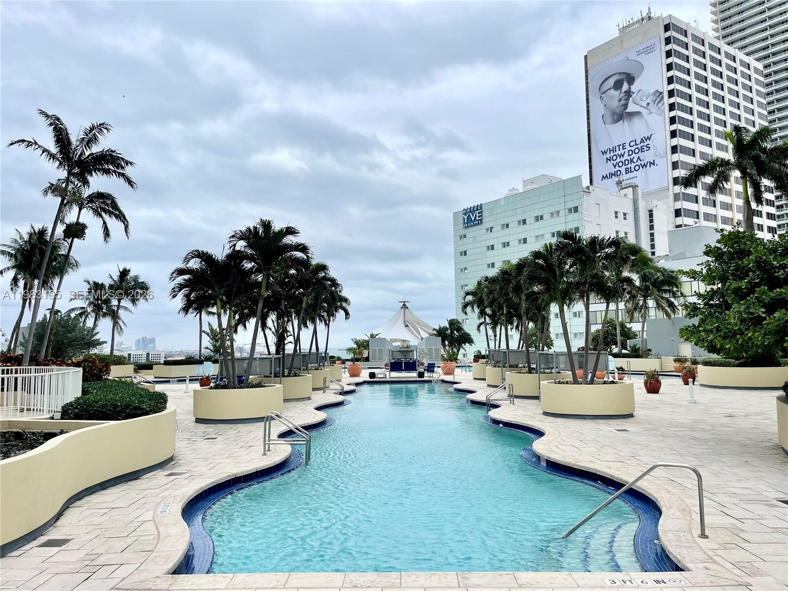 image Vizcayne South35