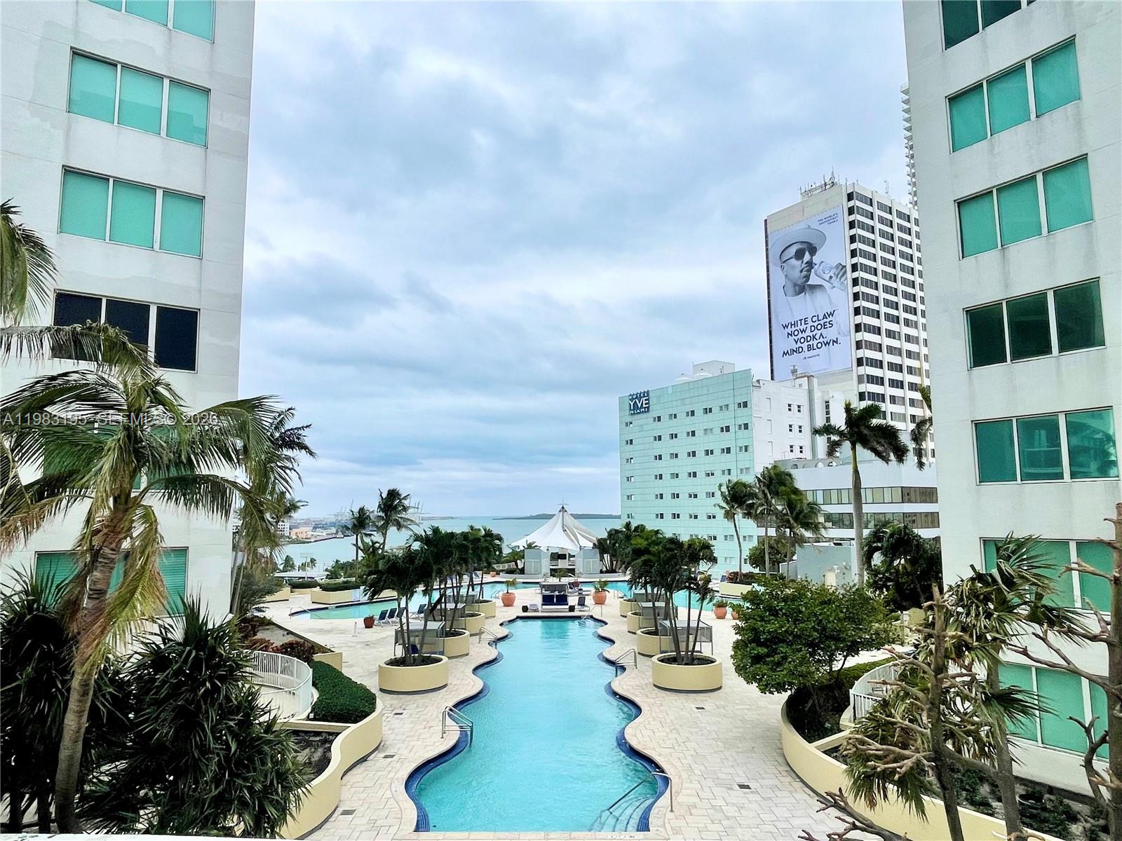 image Vizcayne South54