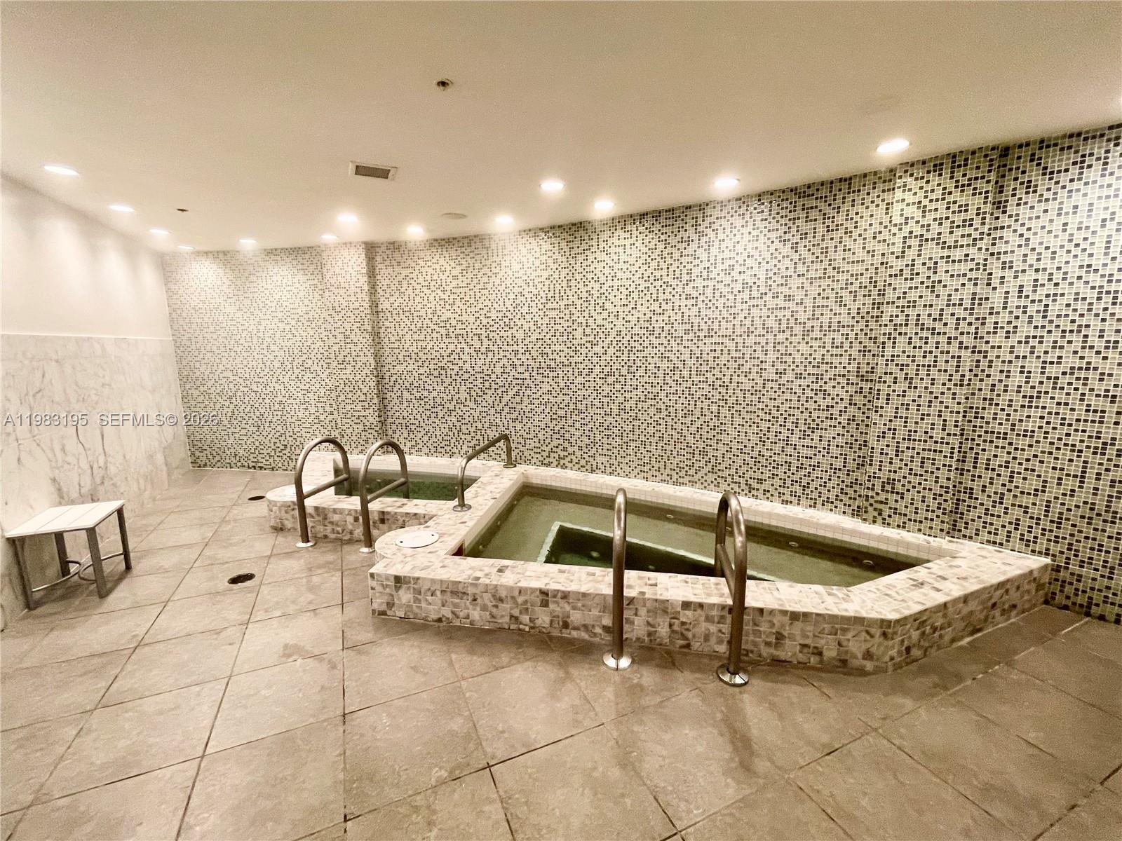 image Vizcayne South56