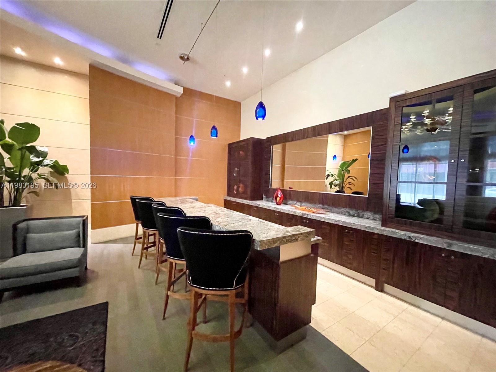 image Vizcayne South60