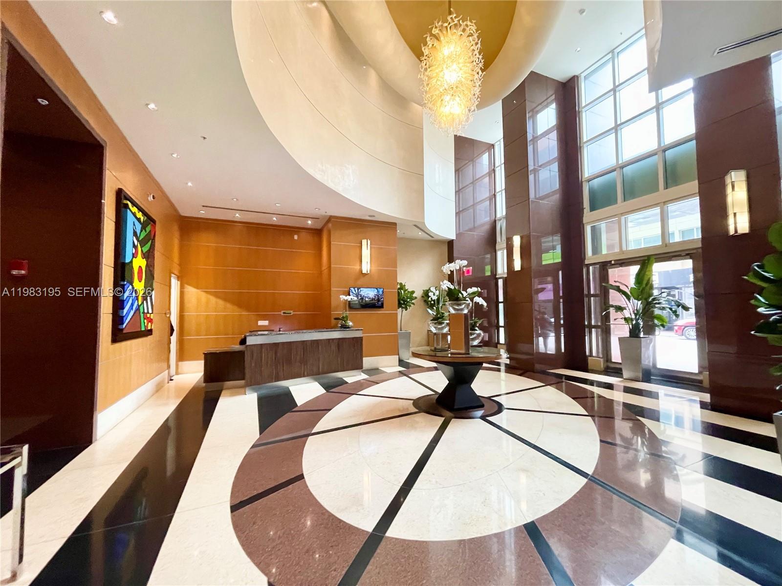 image Vizcayne South61