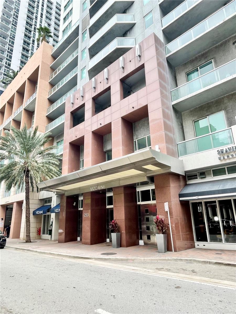 image Vizcayne South62