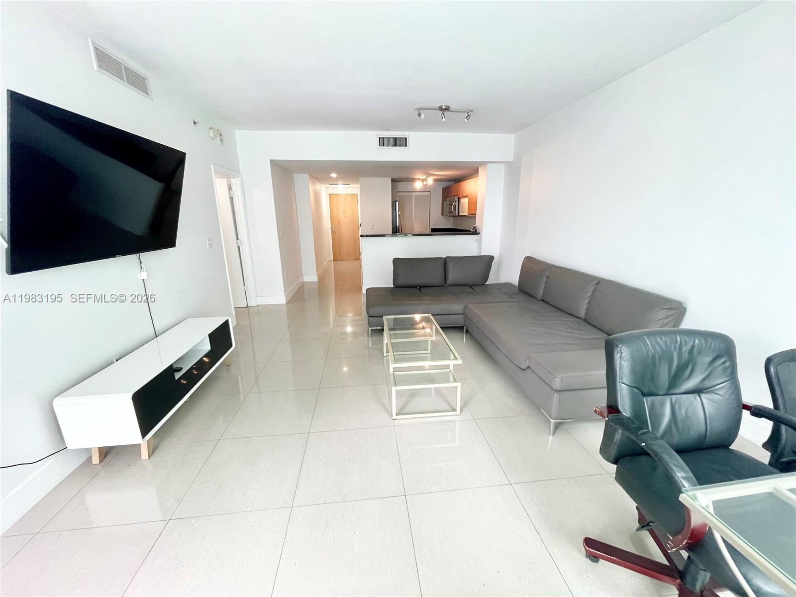 image Vizcayne South7