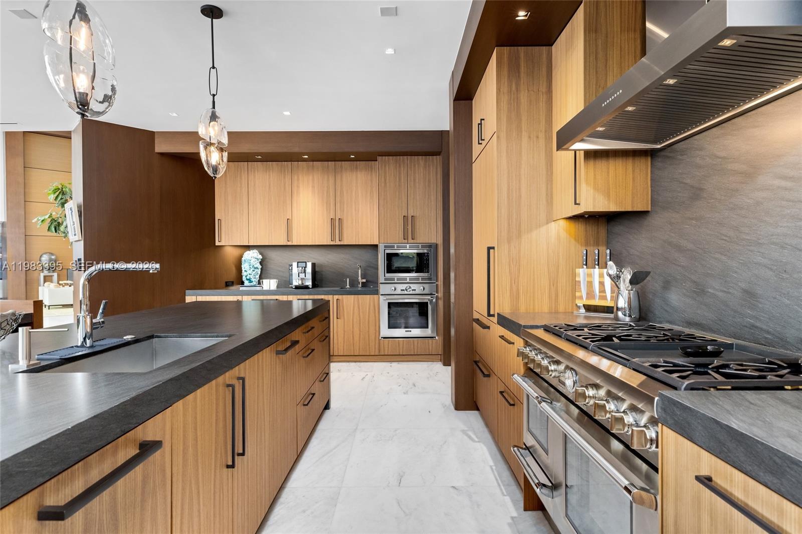 84 Isla Bahia Dr Fort Lauderdale, FL 33316