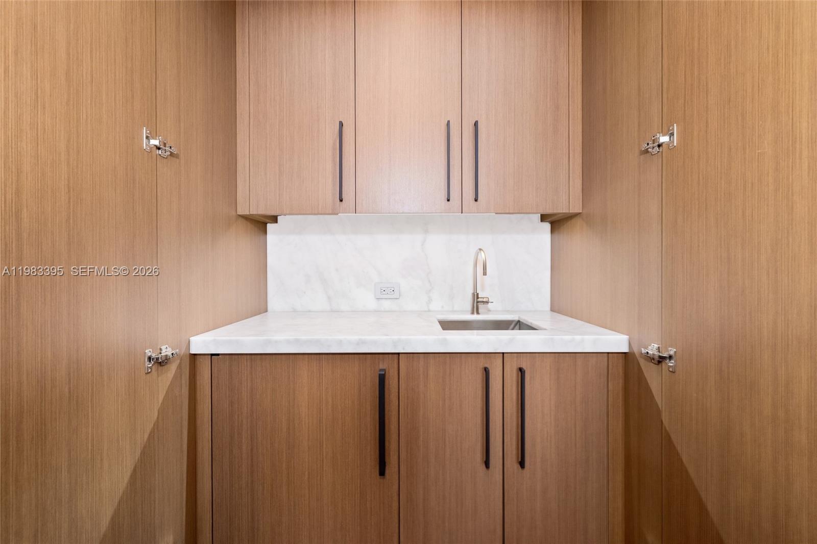 84 Isla Bahia Dr Fort Lauderdale, FL 33316