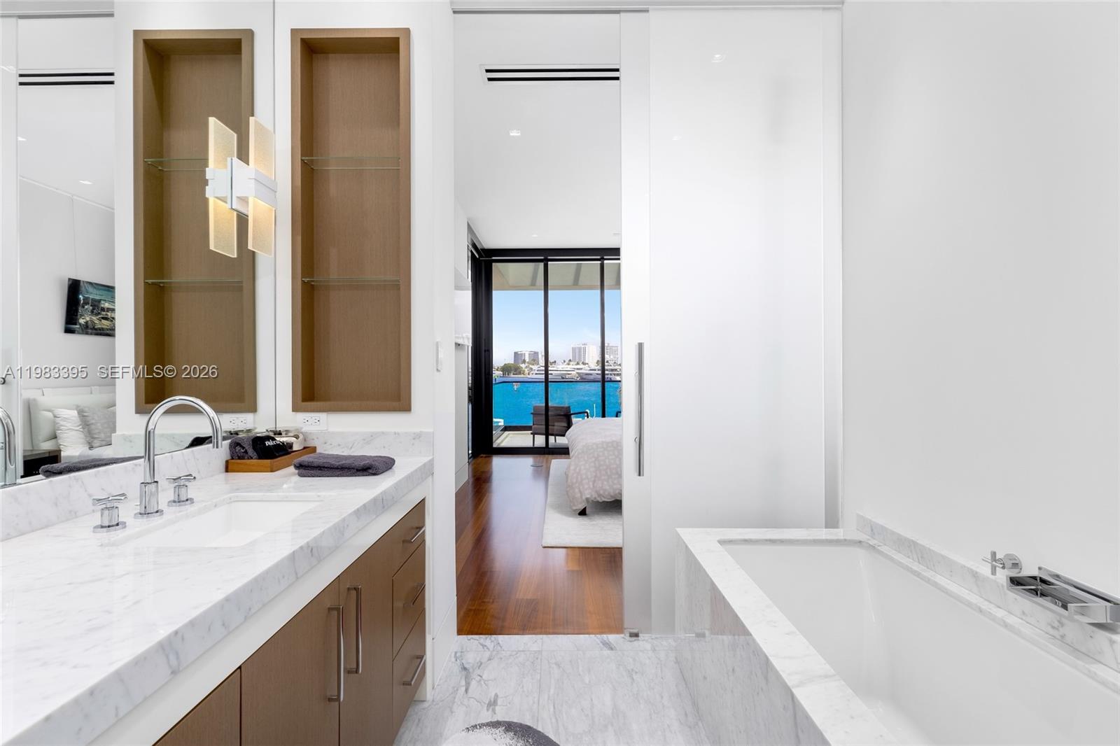 84 Isla Bahia Dr Fort Lauderdale, FL 33316