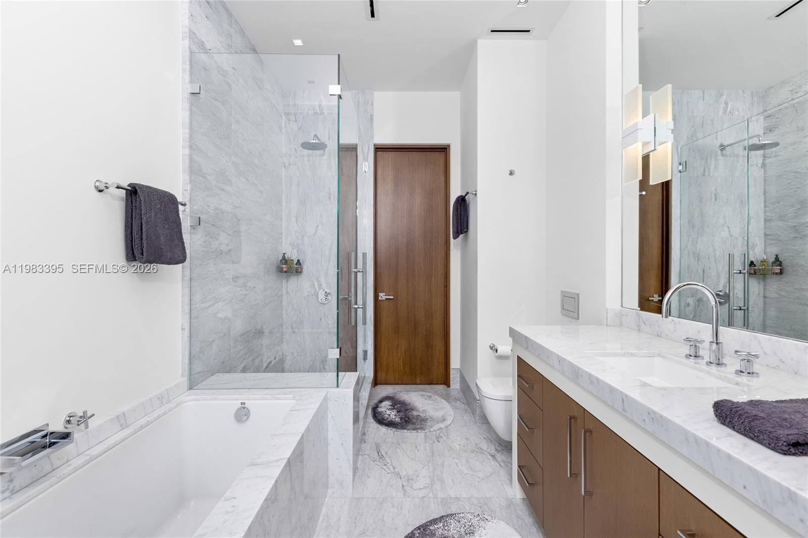 84 Isla Bahia Dr Fort Lauderdale, FL 33316