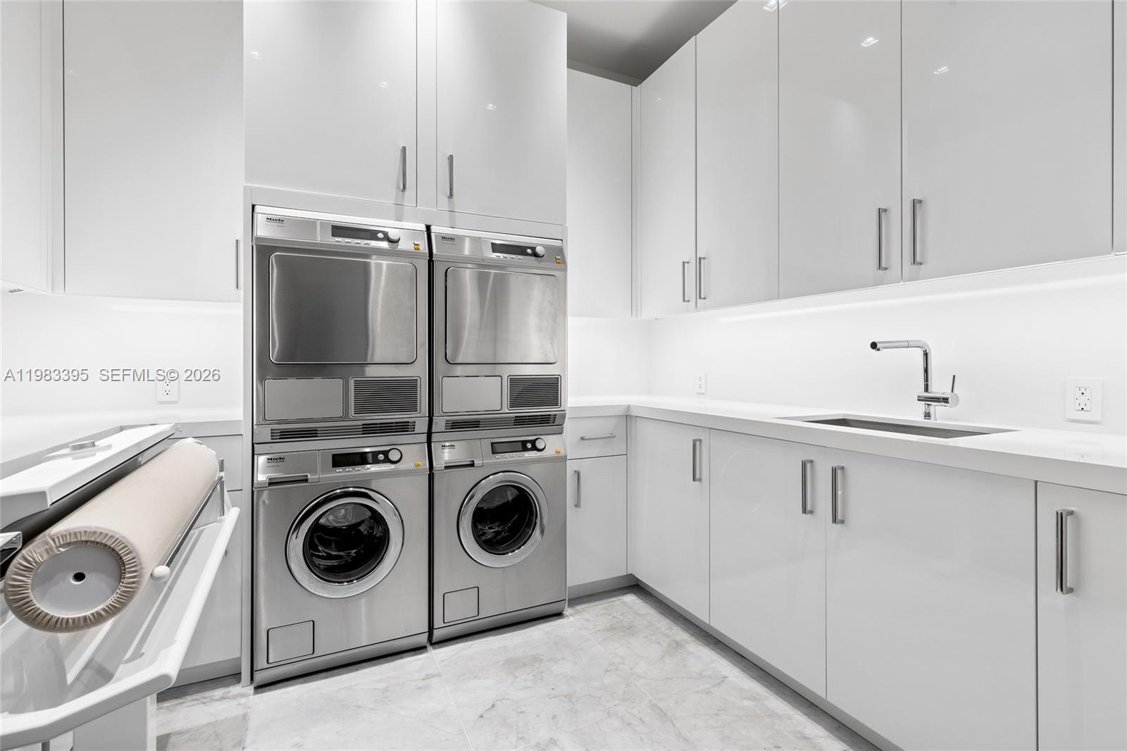 84 Isla Bahia Dr Fort Lauderdale, FL 33316