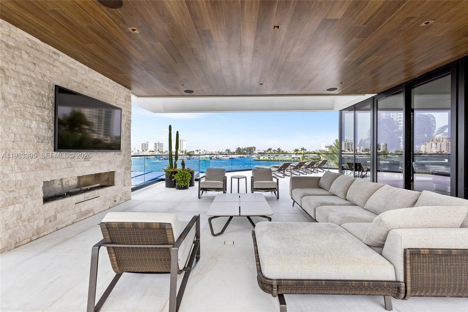 84 Isla Bahia Dr Fort Lauderdale, FL 33316