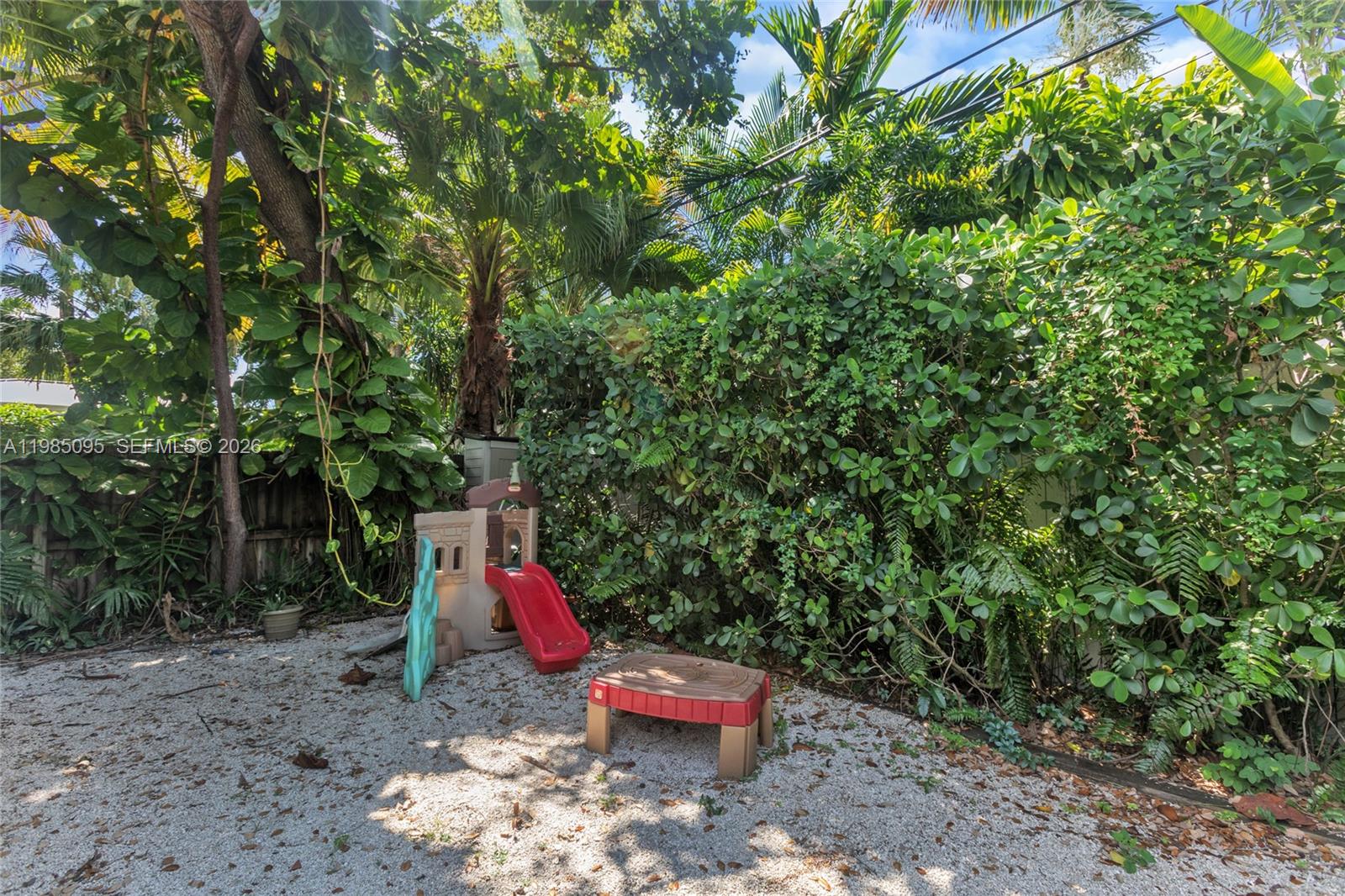 776 NE 74th St Miami, FL 33138