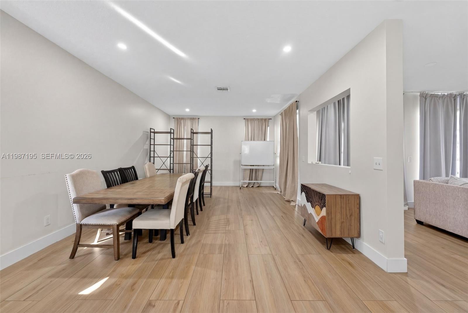 2166 NW 191st Ave Pembroke Pines, FL 33029