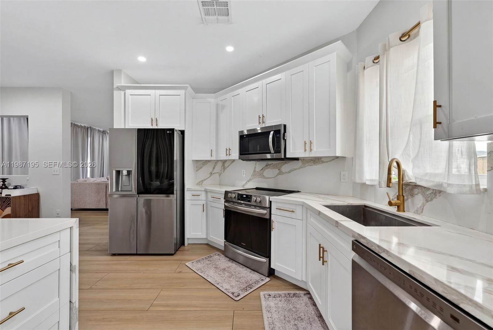 2166 NW 191st Ave Pembroke Pines, FL 33029