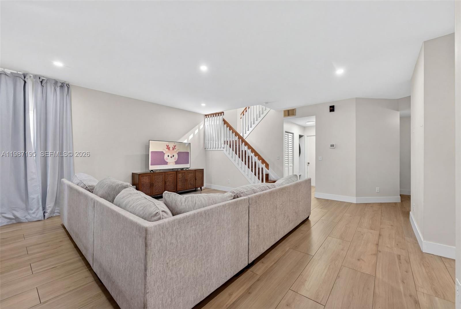 2166 NW 191st Ave Pembroke Pines, FL 33029