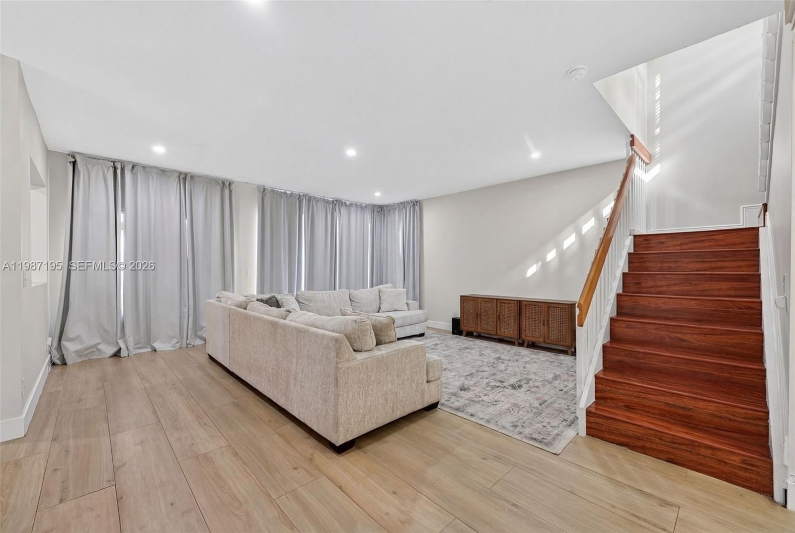 2166 NW 191st Ave Pembroke Pines, FL 33029