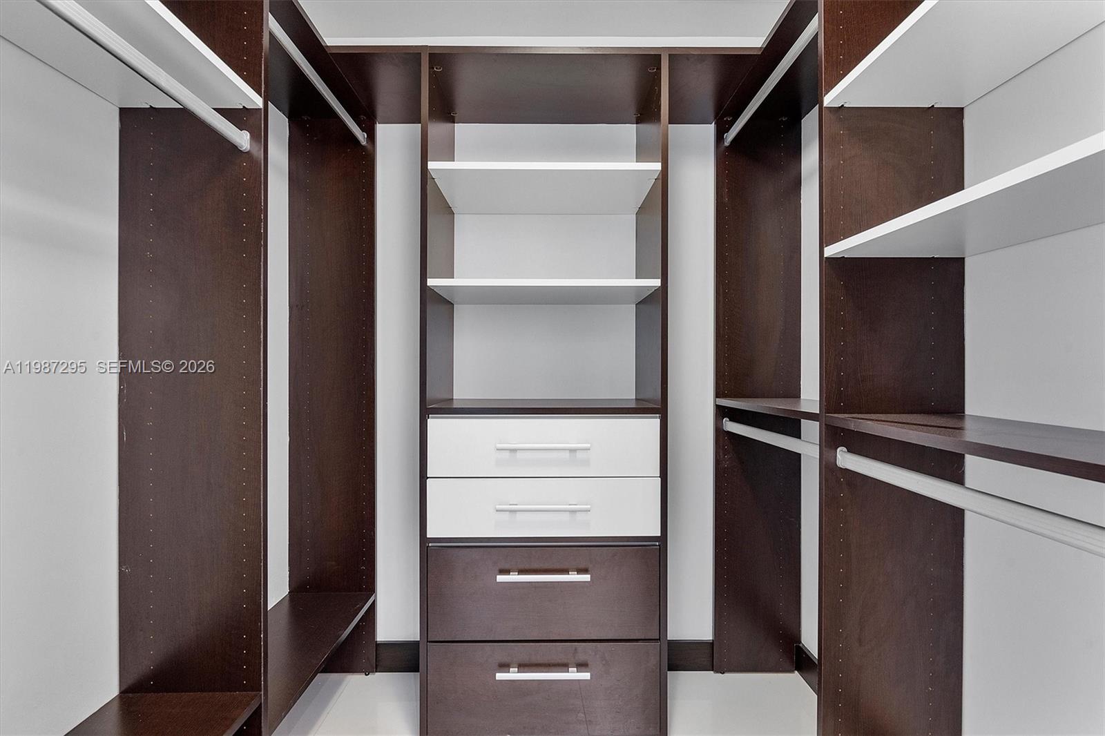 image 500 Brickell West33