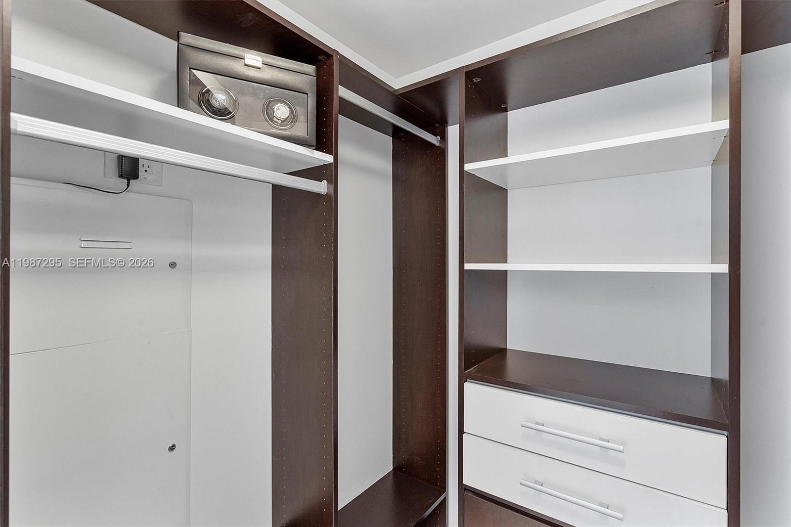 image 500 Brickell West35