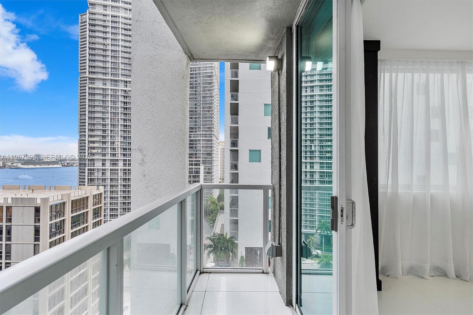 image 500 Brickell West52