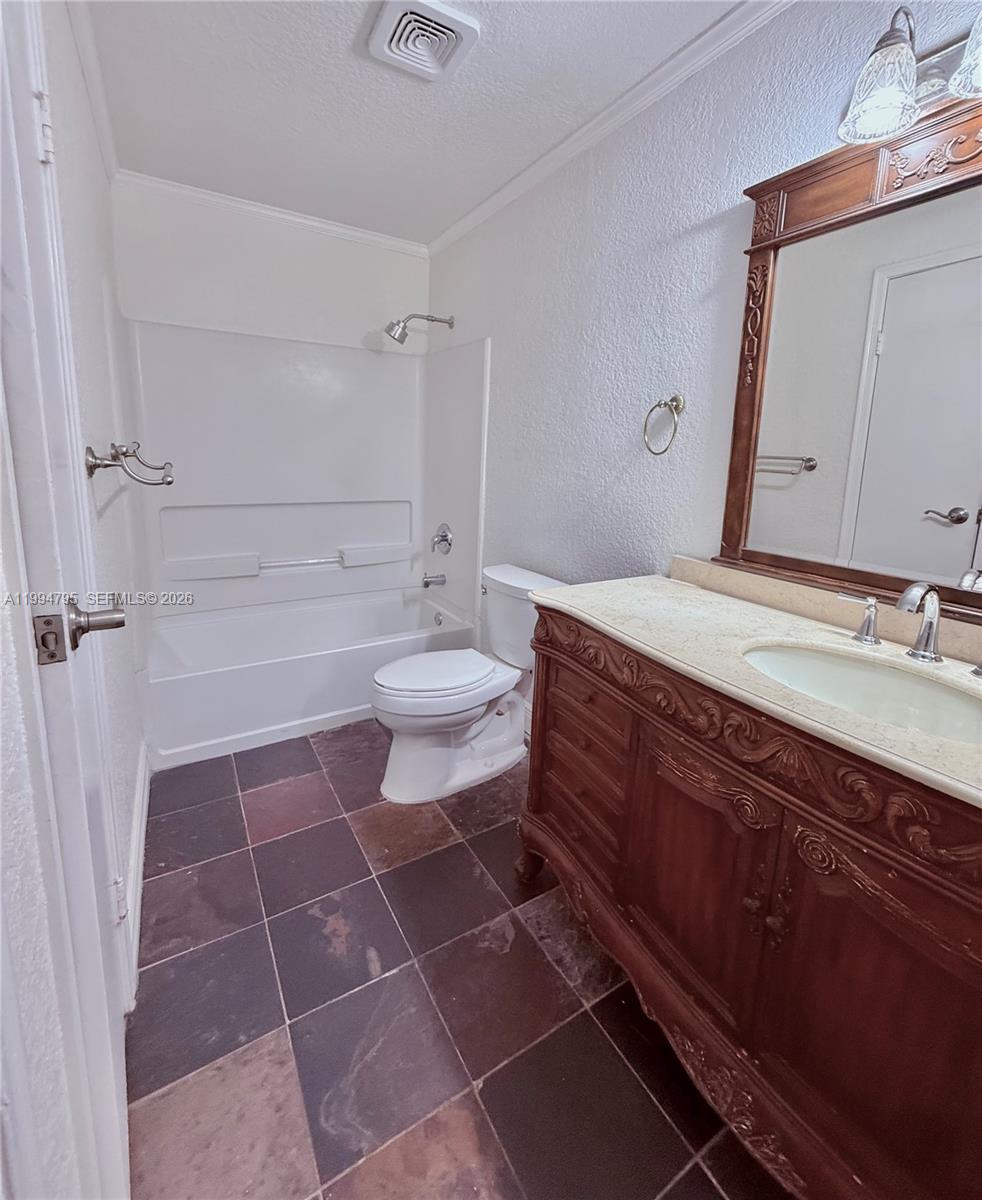 733 Riverside Dr #1215 Coral Springs, FL 33071