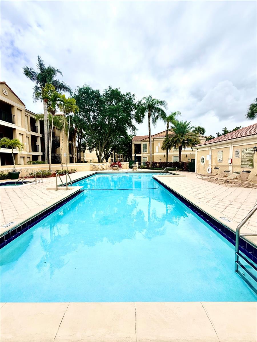 733 Riverside Dr #1215 Coral Springs, FL 33071