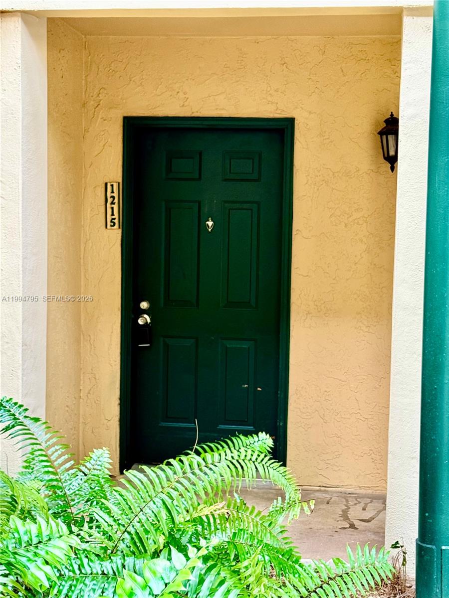 733 Riverside Dr #1215 Coral Springs, FL 33071