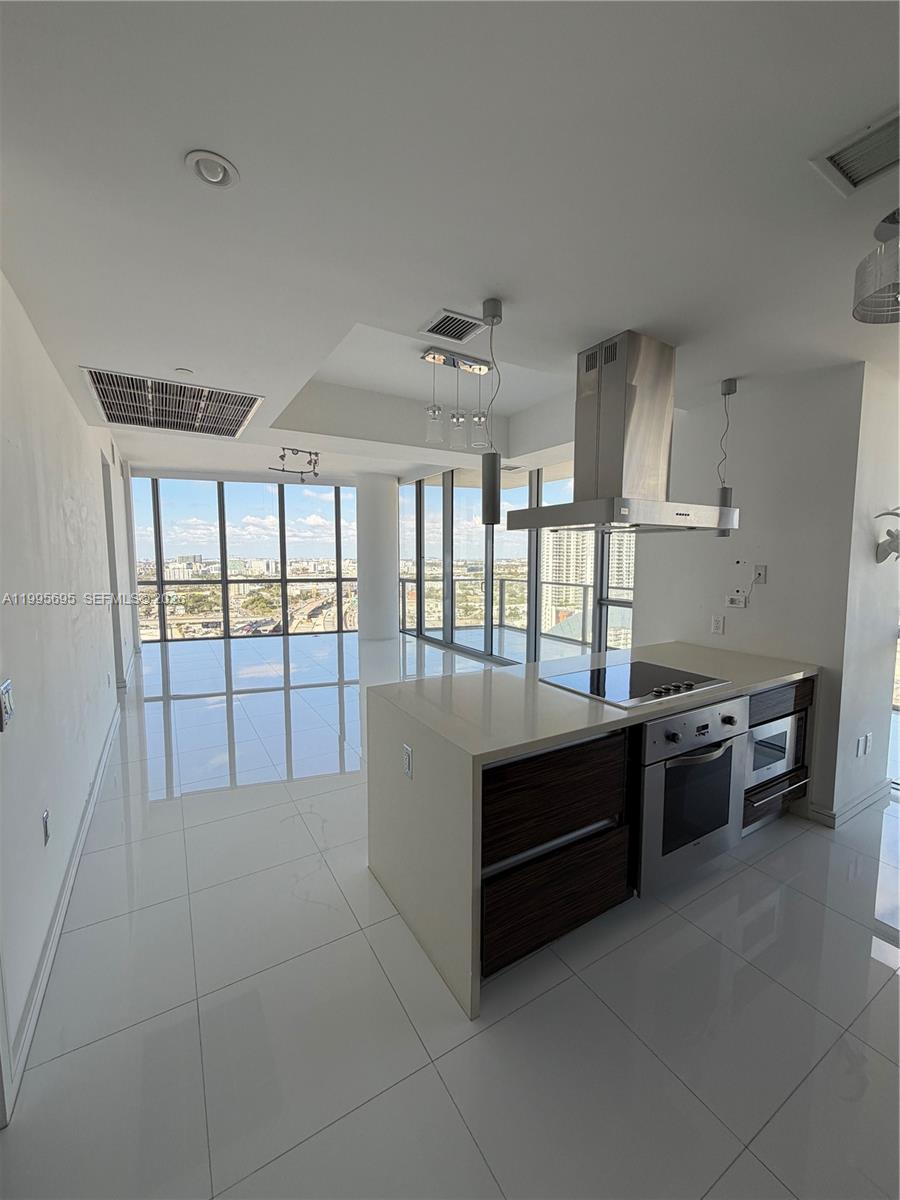 1100 Biscayne Blvd #2605 Miami, FL 33132