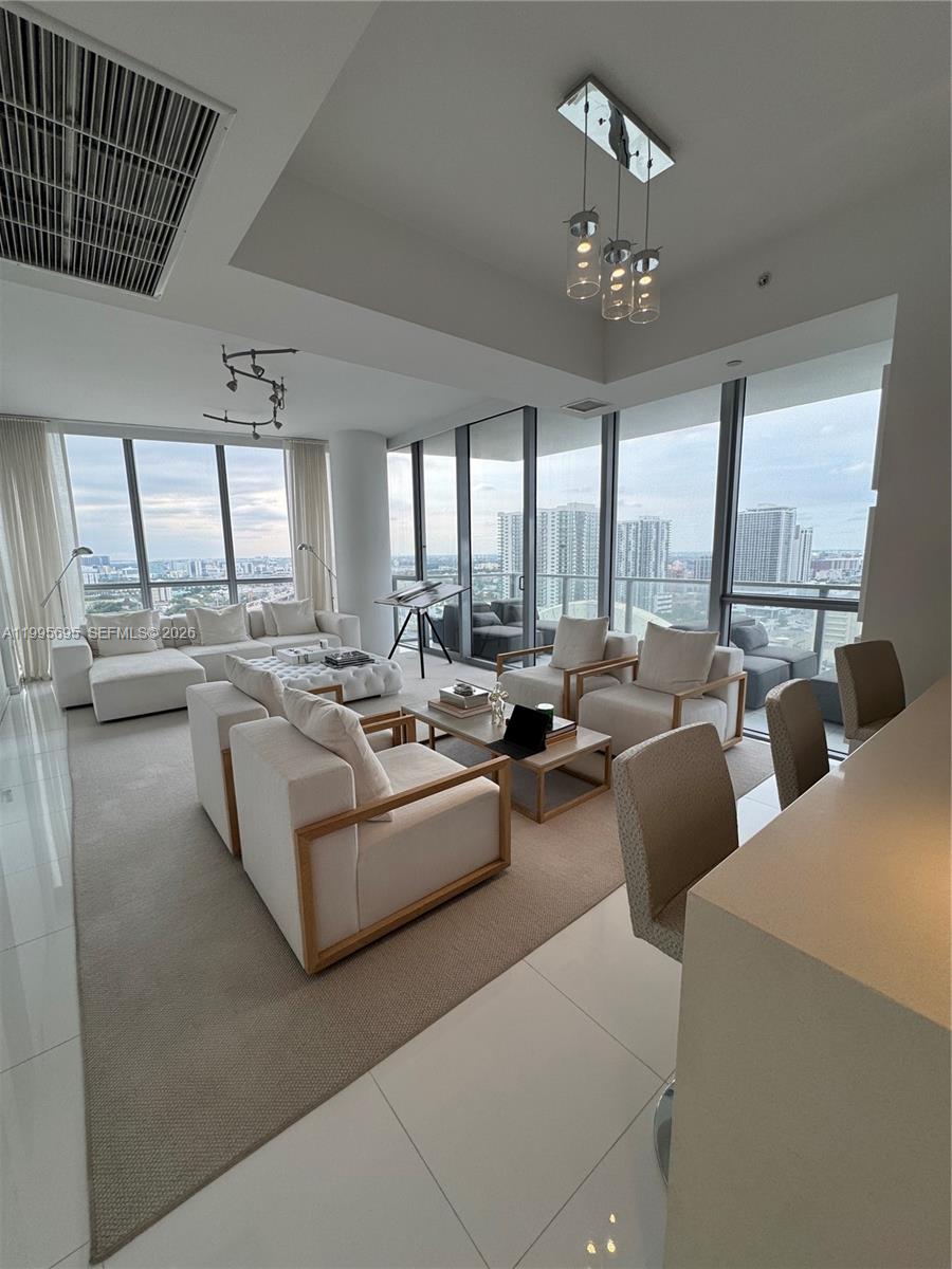 1100 Biscayne Blvd #2605 Miami, FL 33132