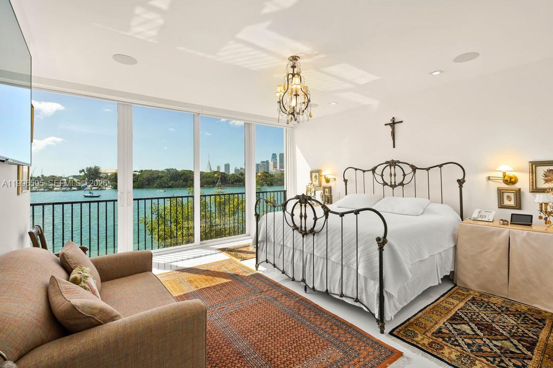 image 1000 Venetian Way26