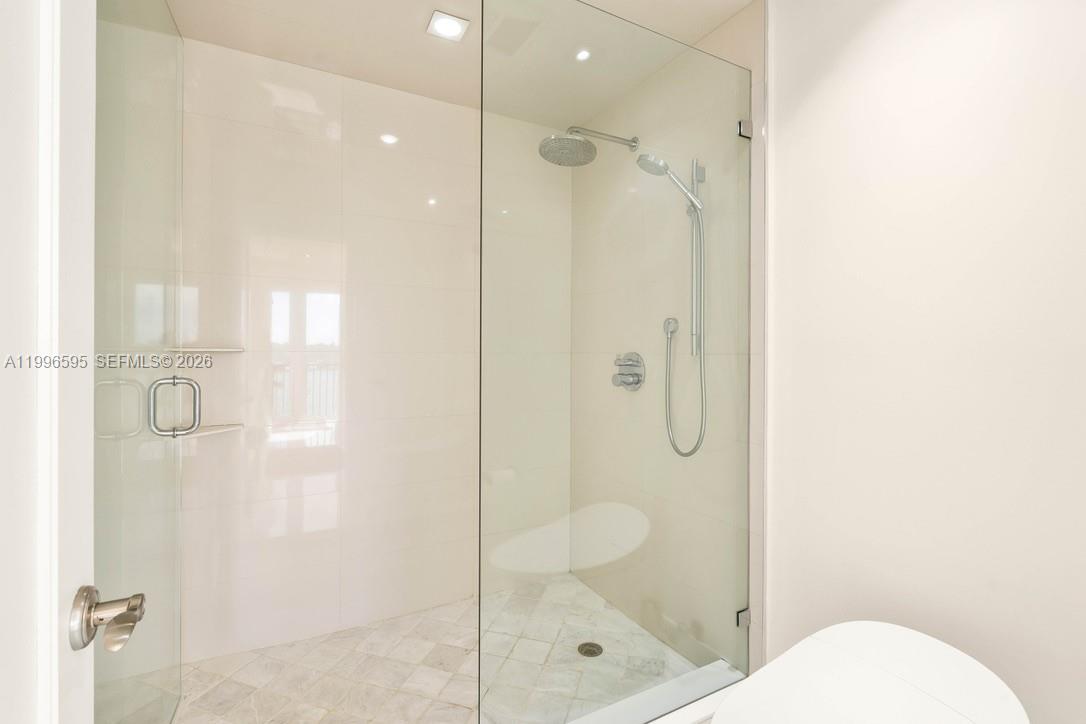 image 1000 Venetian Way31