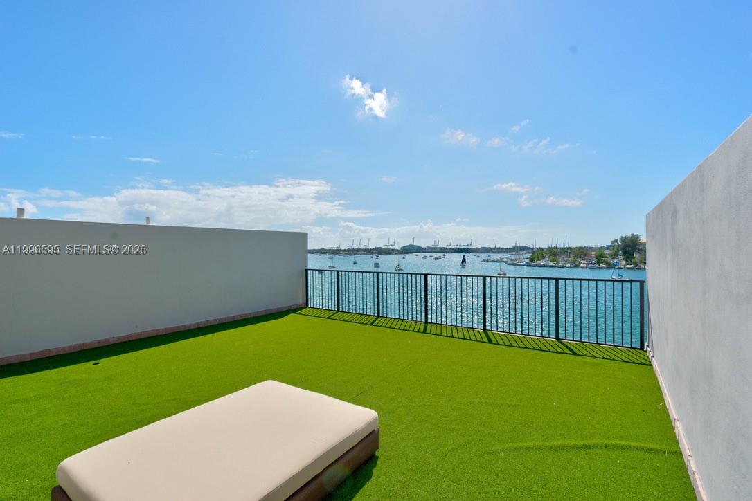image 1000 Venetian Way34