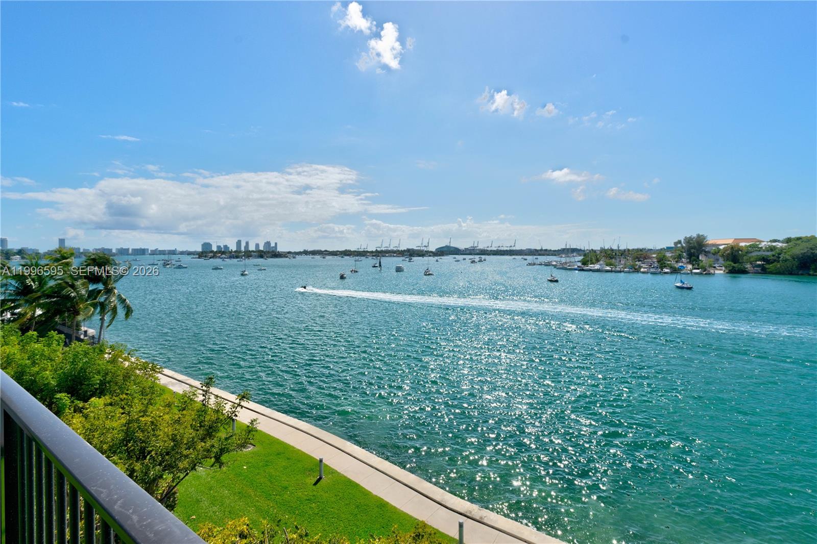 image 1000 Venetian Way46