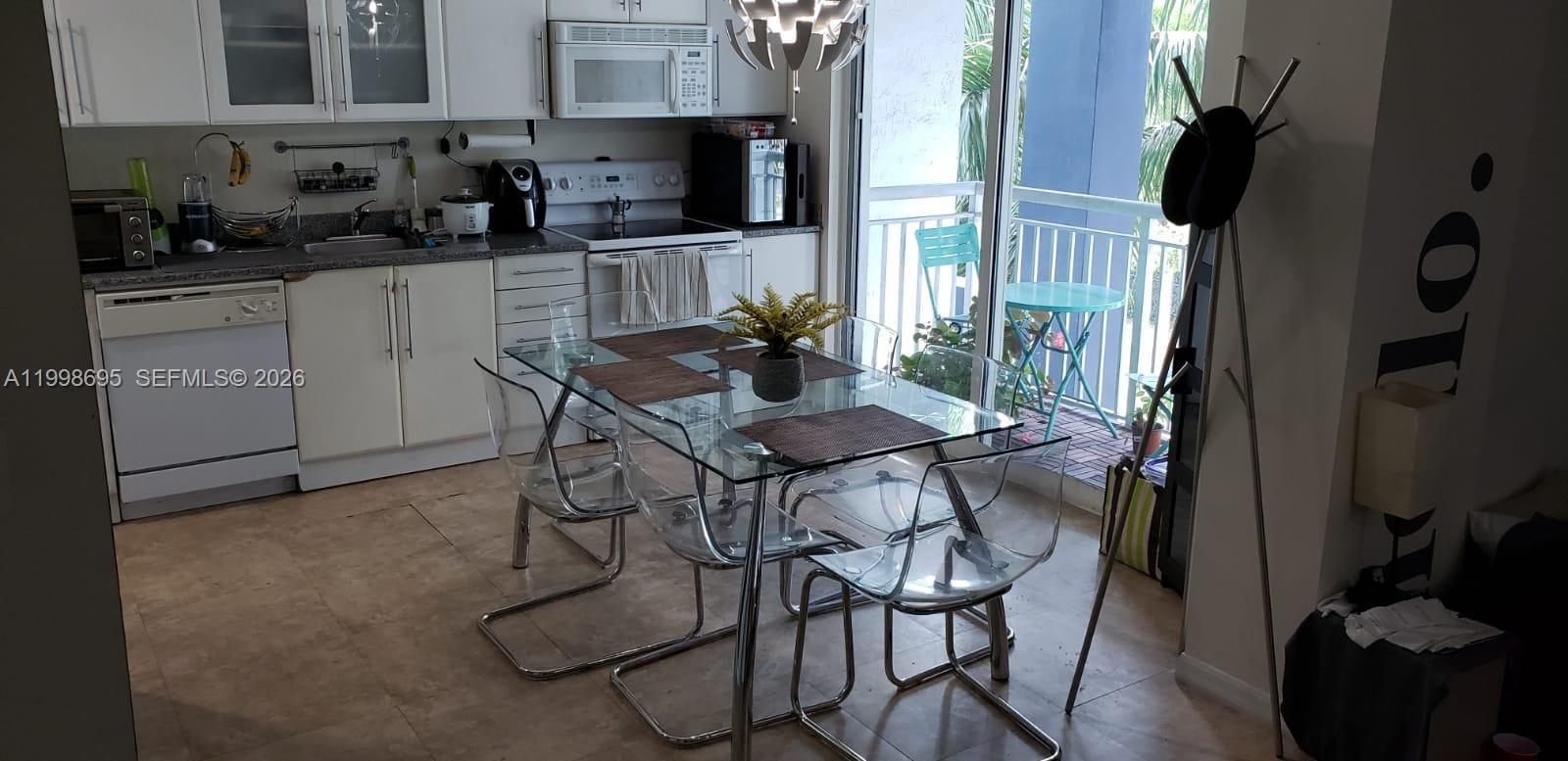 image 1800 Biscayne Plaza1