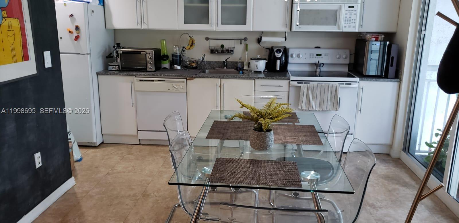 image 1800 Biscayne Plaza3