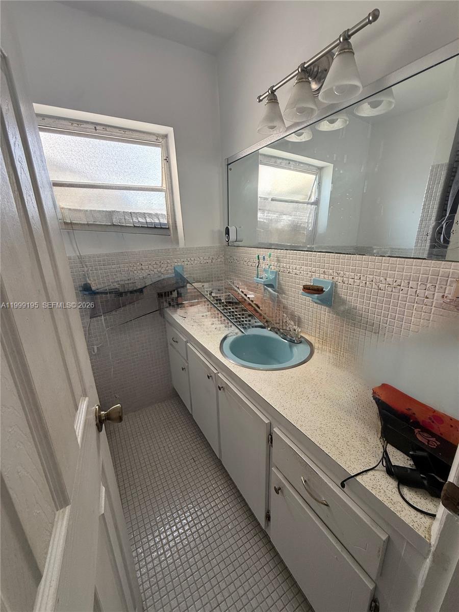 141 NE 10th Ave #17B Hallandale Beach, FL 33009