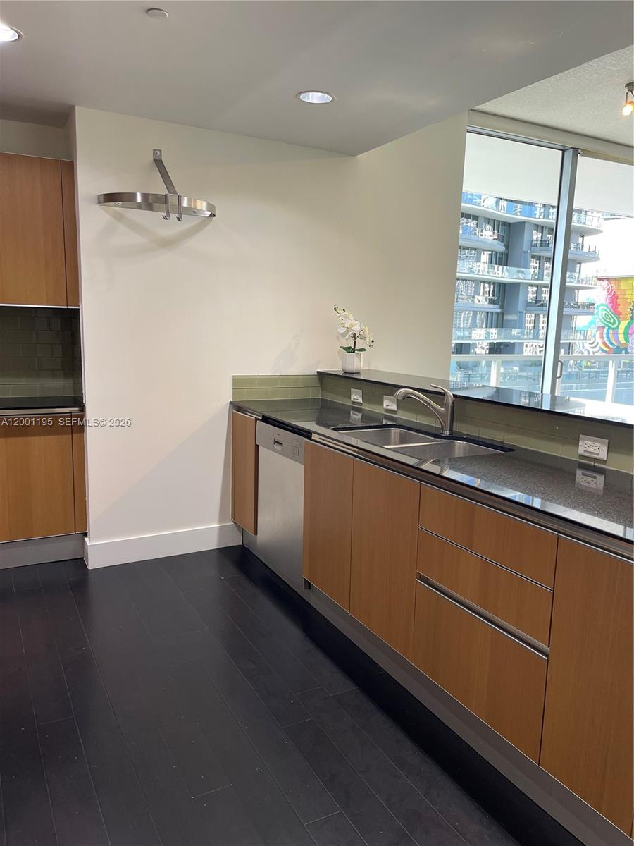 1050 Brickell Ave #1820