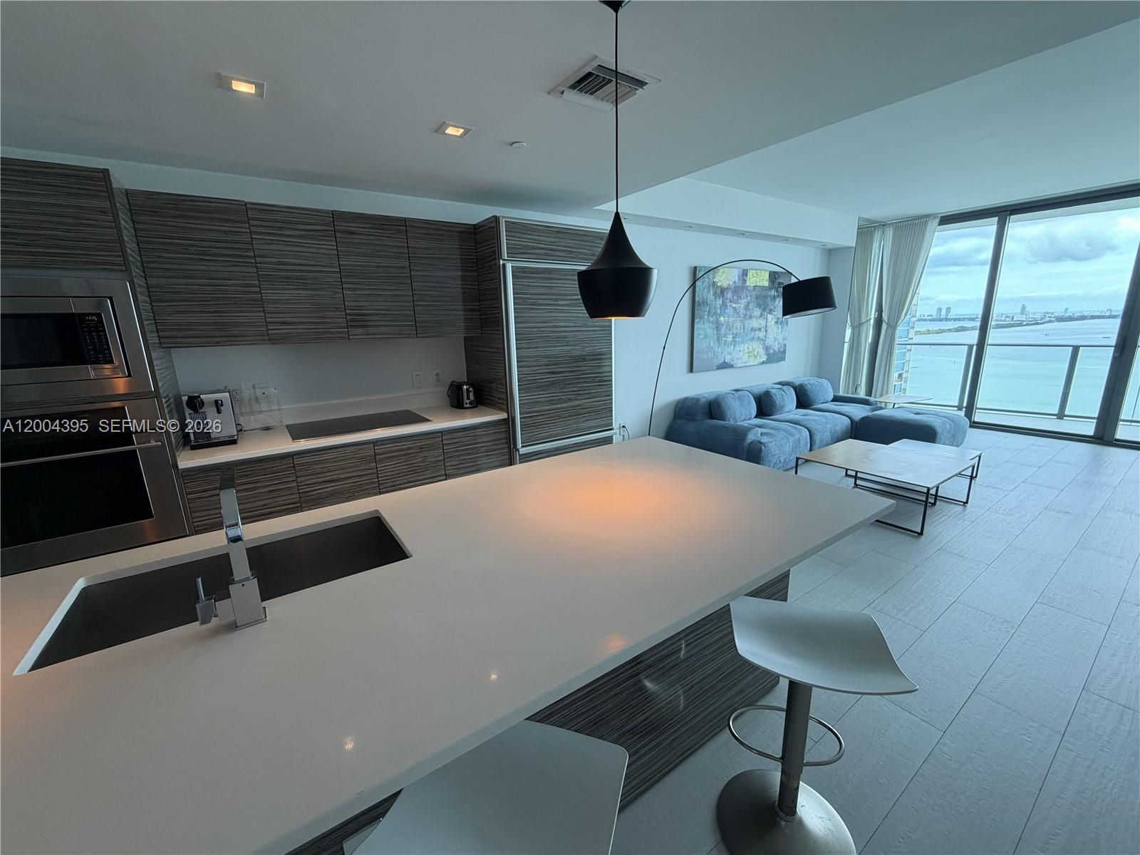 460 NE 28th St #2806