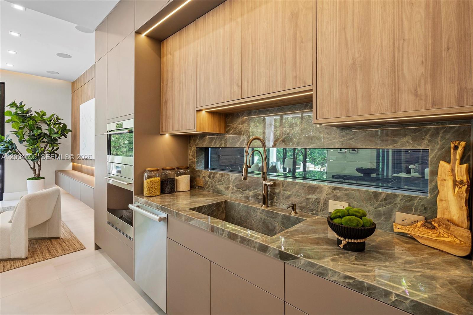 2521 Lincoln Ave Miami, FL 33133