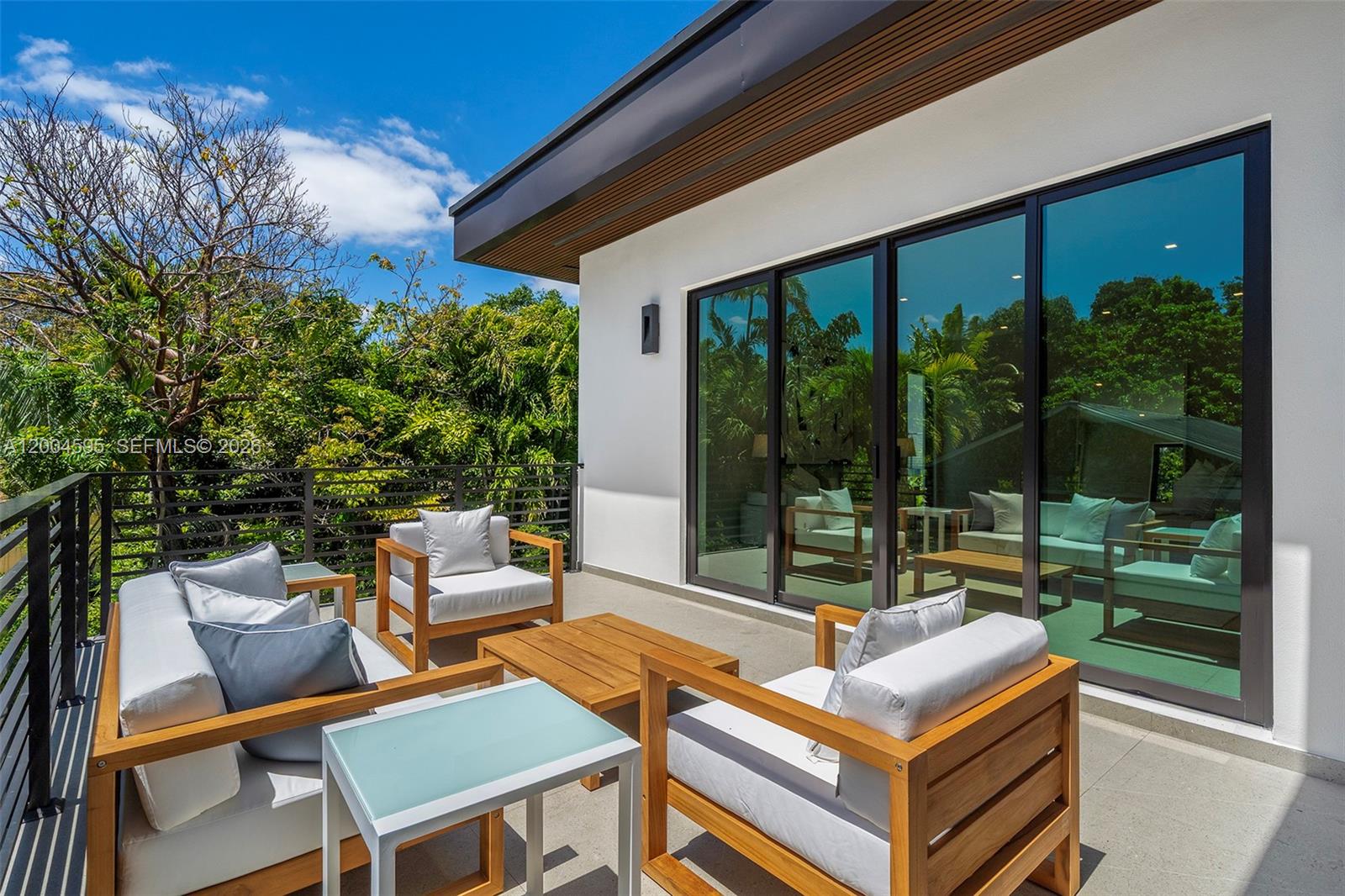 2521 Lincoln Ave Miami, FL 33133