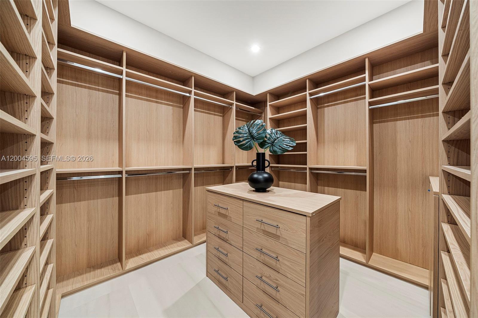 2521 Lincoln Ave Miami, FL 33133