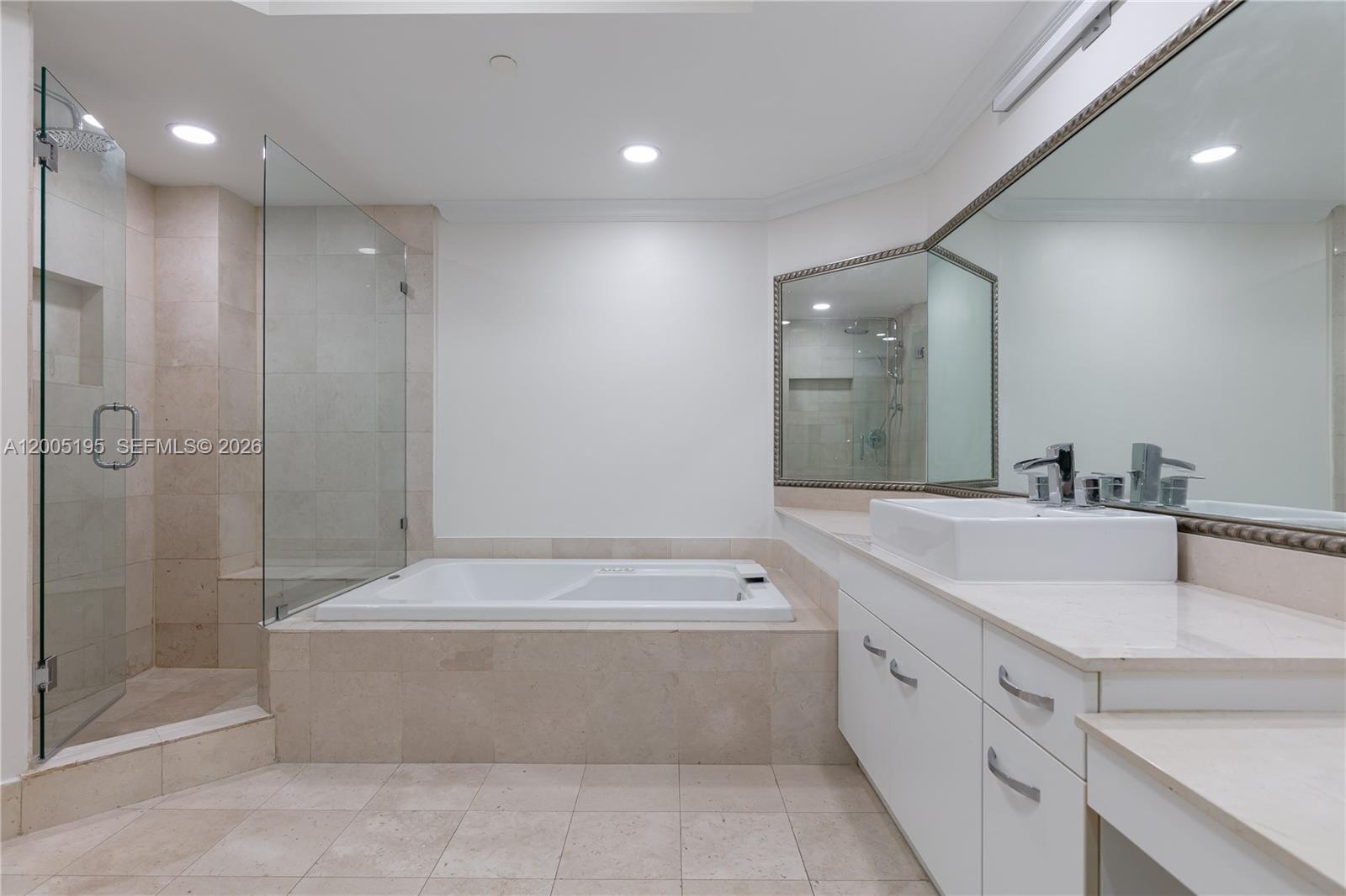 21150 Point Pl #LPH 2902 Aventura, FL 33180