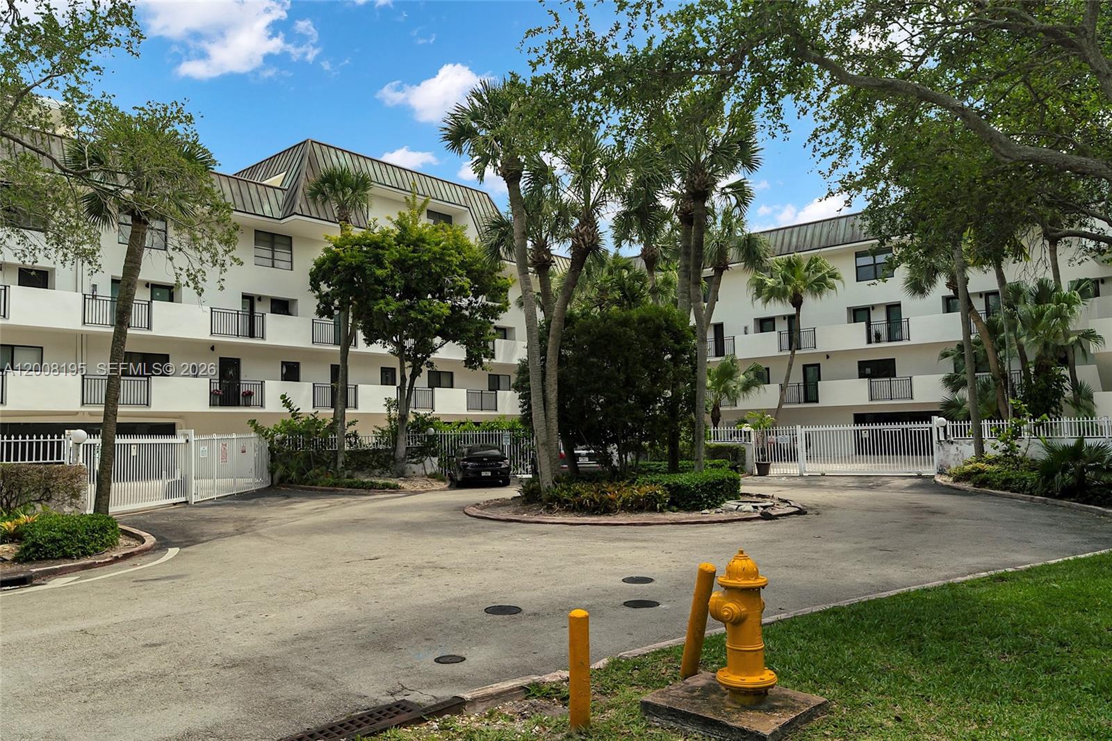 6901 Edgewater Dr #318