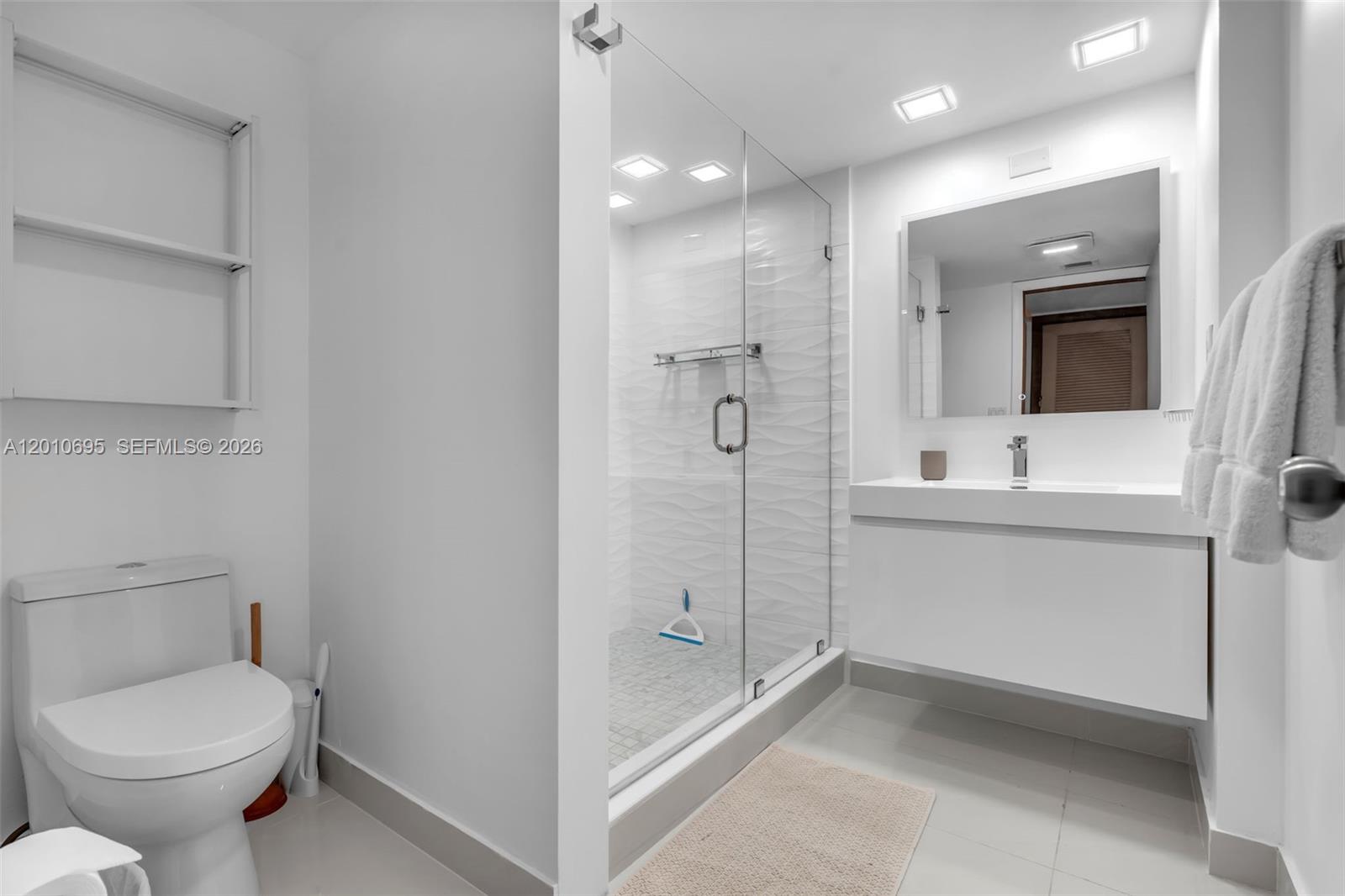 2555 Collins Ave #2401 Miami Beach, FL 33140