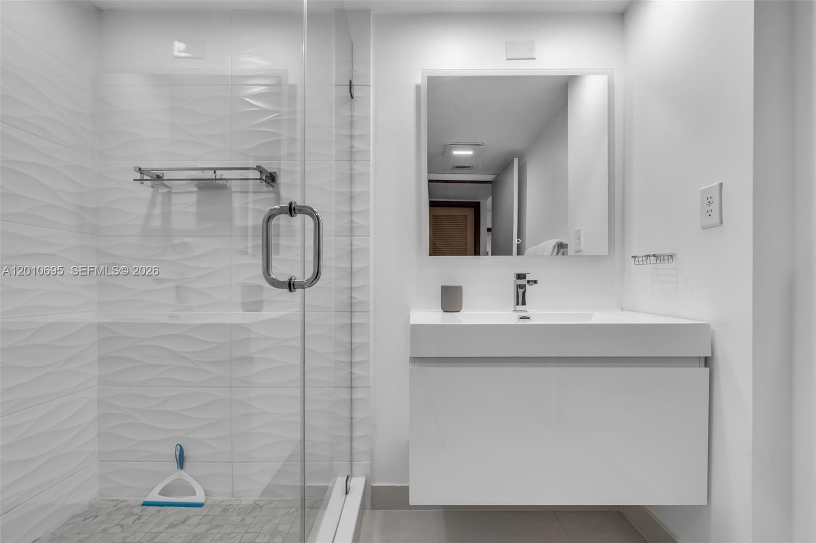 2555 Collins Ave #2401 Miami Beach, FL 33140