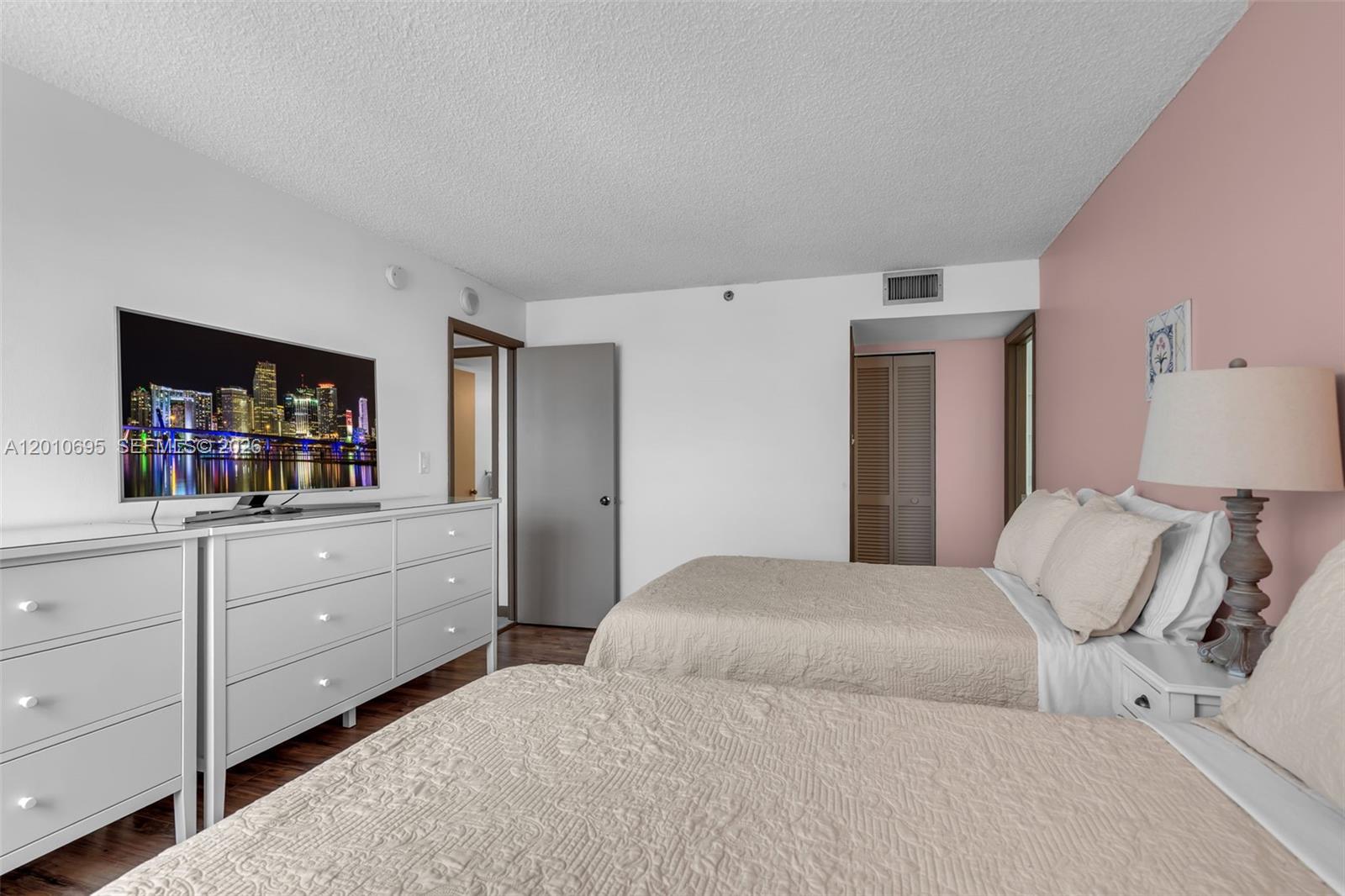 2555 Collins Ave #2401 Miami Beach, FL 33140