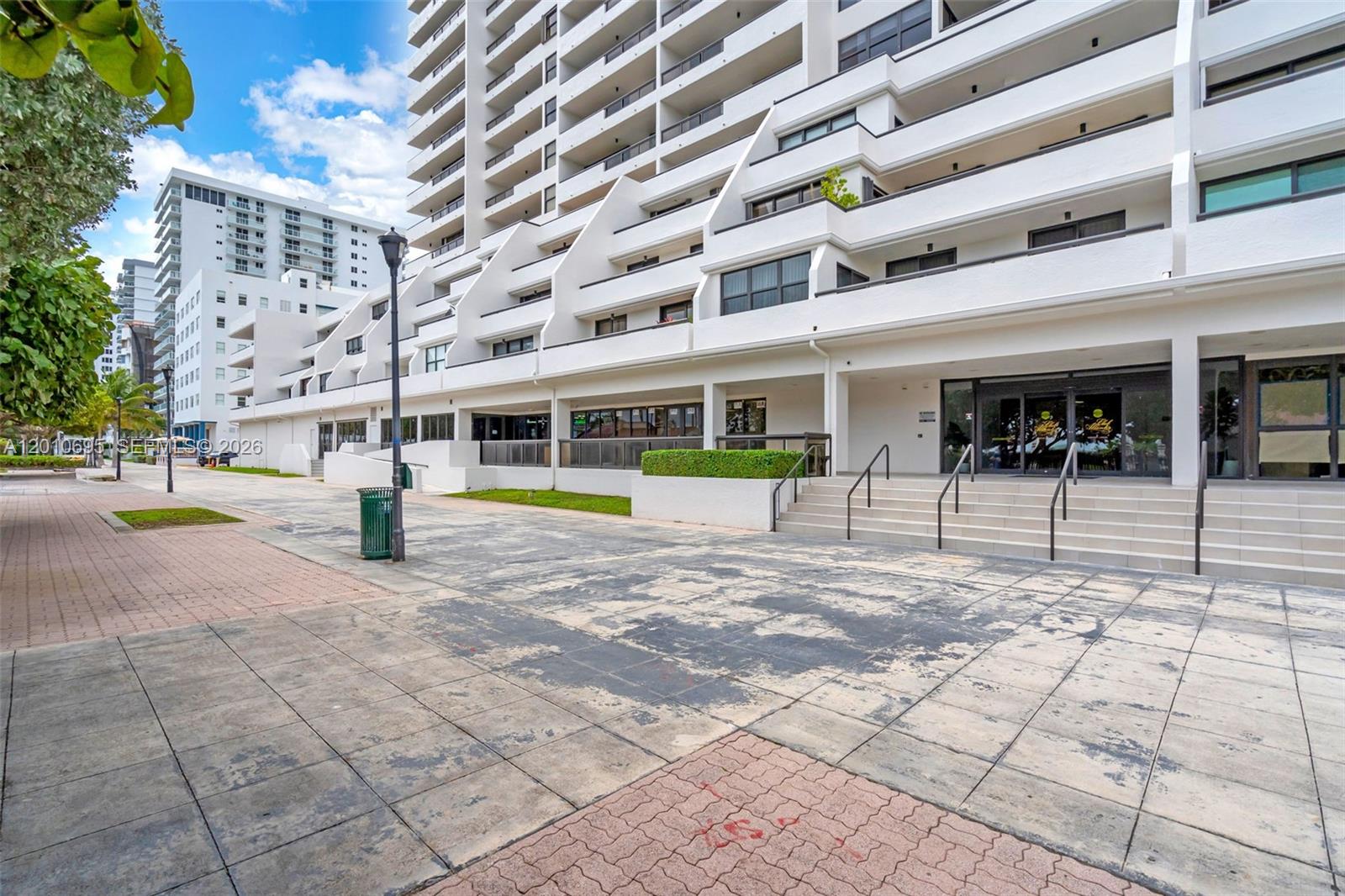 2555 Collins Ave #2401 Miami Beach, FL 33140