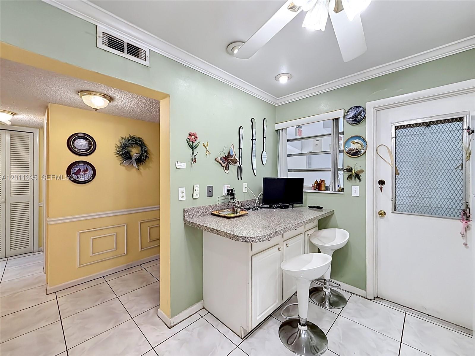 330 SE 2nd St #305E Hallandale Beach, FL 33009